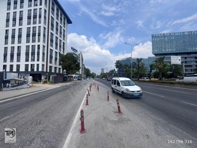 Mansuroğlu Mahallesi, Bayraklı içerisinde satılık Dükkan