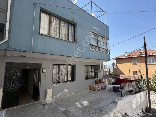 Emek Mahallesi, Bayraklı içerisinde satılık mülk