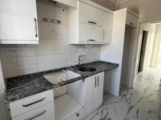 Refik Şevket İnce Mahallesi, Bayraklı içerisinde kiralık mülk