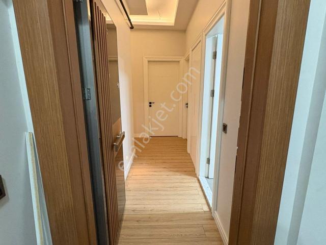 Refik Şevket İnce Mahallesi, Bayraklı içerisinde kiralık mülk