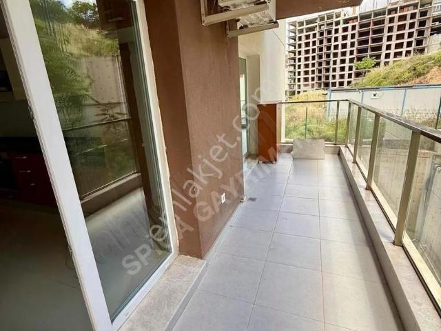 Bayrakli, İzmir içerisinde kiralık mülk