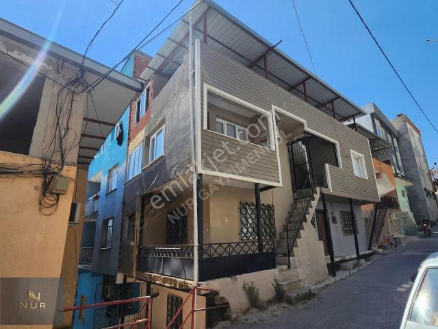 Bayrakli, İzmir içerisinde satılık Villa
