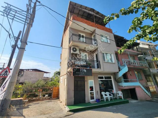 Bayrakli, İzmir içerisinde satılık Villa