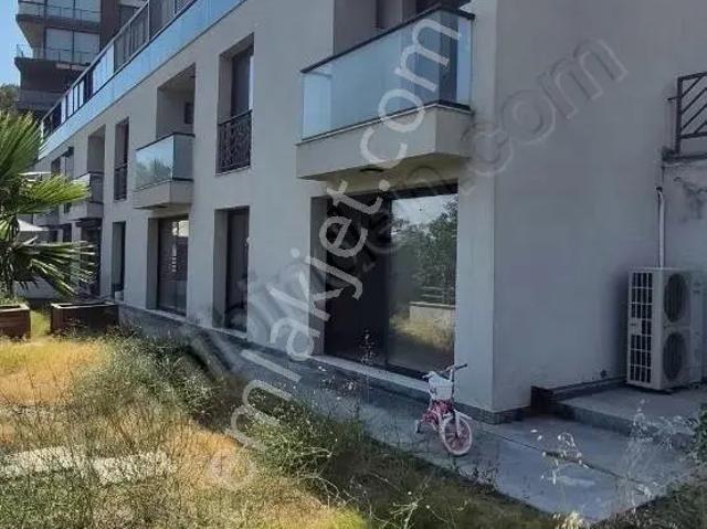 Bayrakli, İzmir içerisinde satılık Villa
