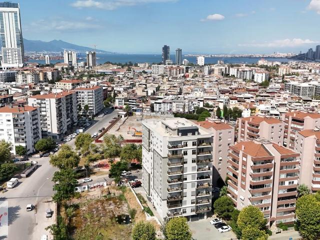 Manavkuyu Mahallesi, Bayraklı içerisinde satılık mülk