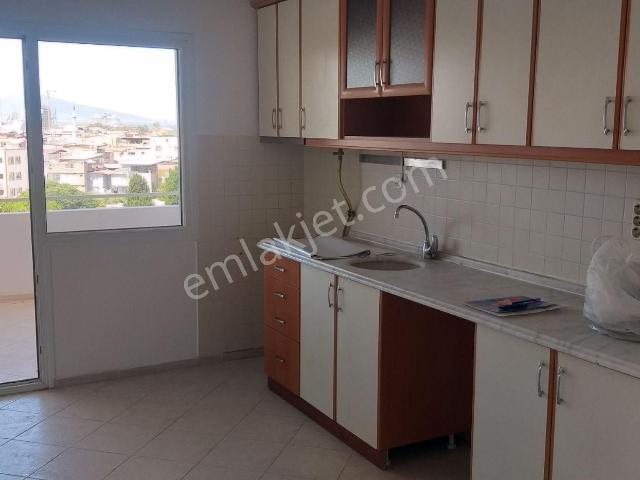 Bayrakli, İzmir içerisinde kiralık mülk
