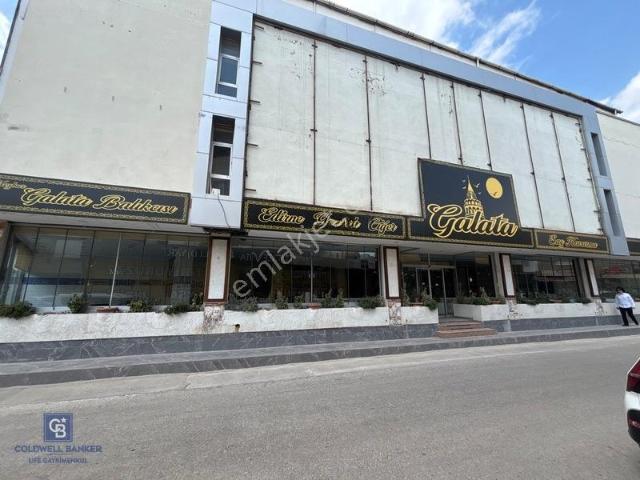 Adalet Mahallesi, Bayraklı içerisinde kiralık Bina
