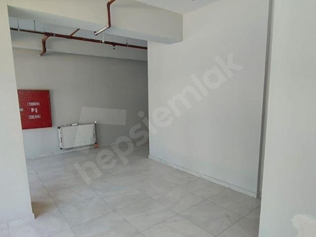 Bayrakli, İzmir içerisinde satılık Dükkan