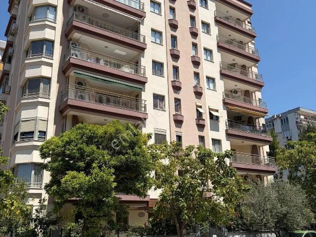 Bayrakli, İzmir içerisinde satılık mülk