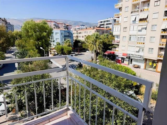 Mansuroğlu Mahallesi, Bayraklı içerisinde satılık mülk