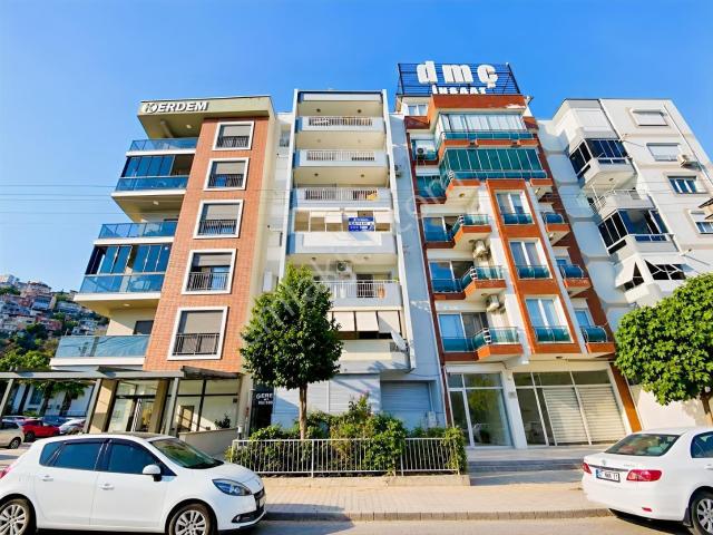 Bayrakli, İzmir içerisinde kiralık mülk