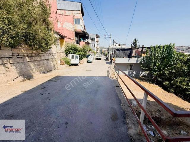 Org.Nafiz Gürman Mahallesi, Bayraklı içerisinde satılık Villa