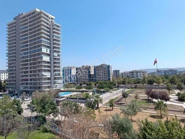 Bayrakli, İzmir içerisinde kiralık mülk