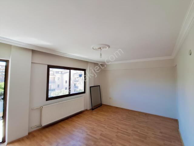 Bayrakli, İzmir içerisinde kiralık mülk