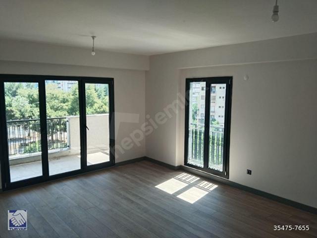 Bayrakli, İzmir içerisinde satılık mülk