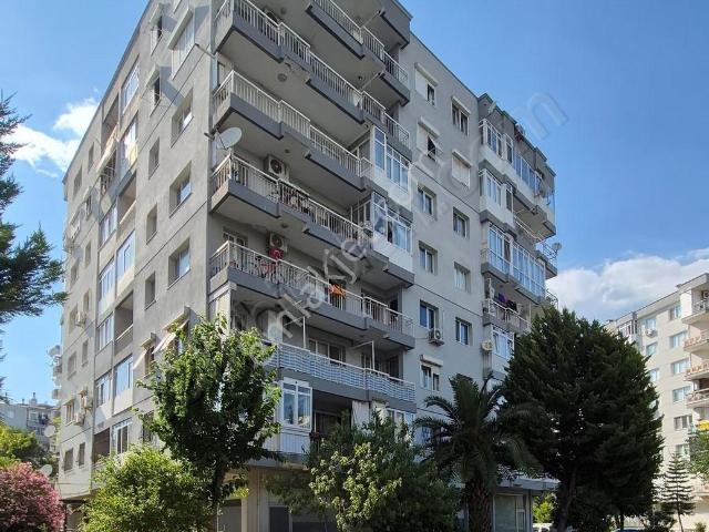 Bayrakli, İzmir içerisinde kiralık mülk