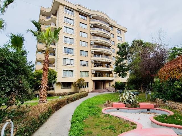 Bayrakli, İzmir içerisinde satılık mülk