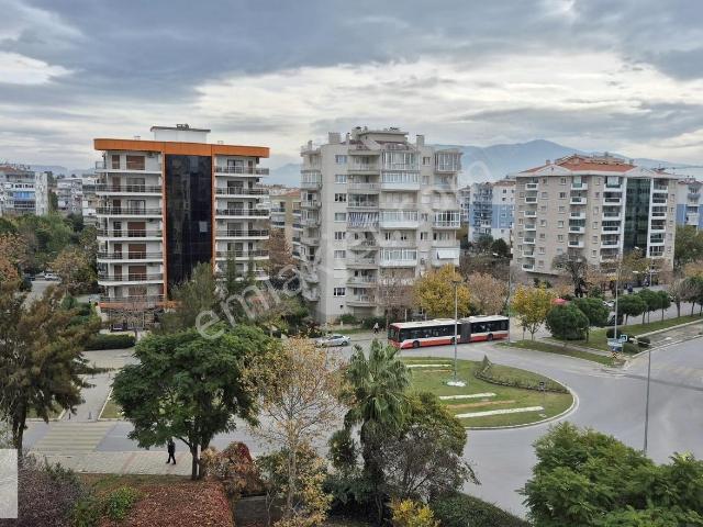 Bayrakli, İzmir içerisinde kiralık mülk