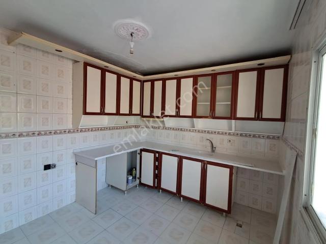 Refik Şevket İnce Mahallesi, Bayraklı içerisinde kiralık mülk