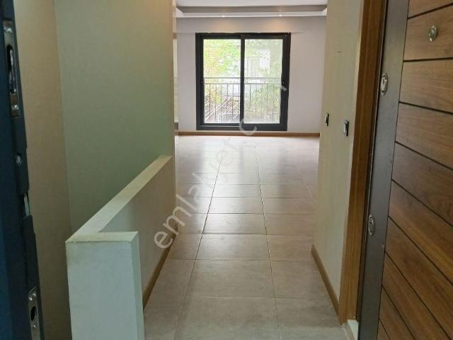 Emek Mahallesi, Bayraklı içerisinde kiralık mülk