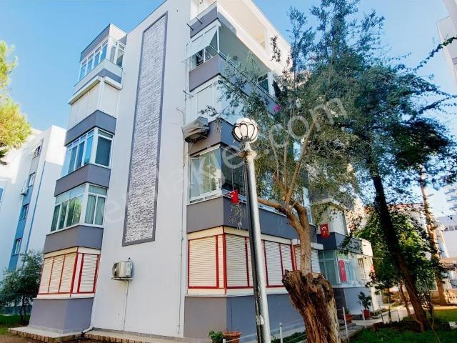 Yeni Girne, Bayraklı içerisinde kiralık mülk
