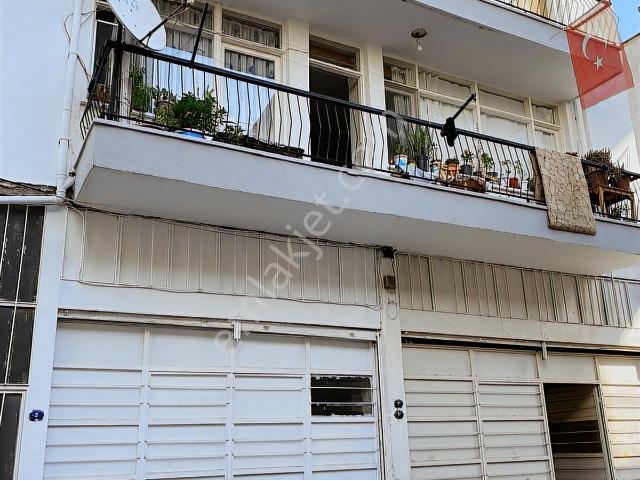 Bayrakli, İzmir içerisinde satılık Bina