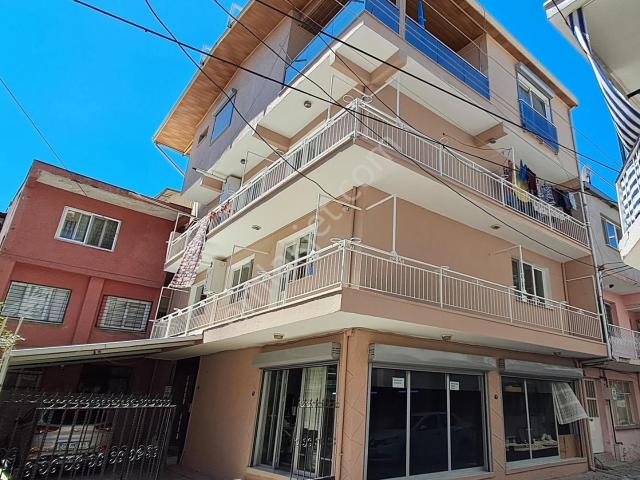 Bayrakli, İzmir içerisinde satılık Bina