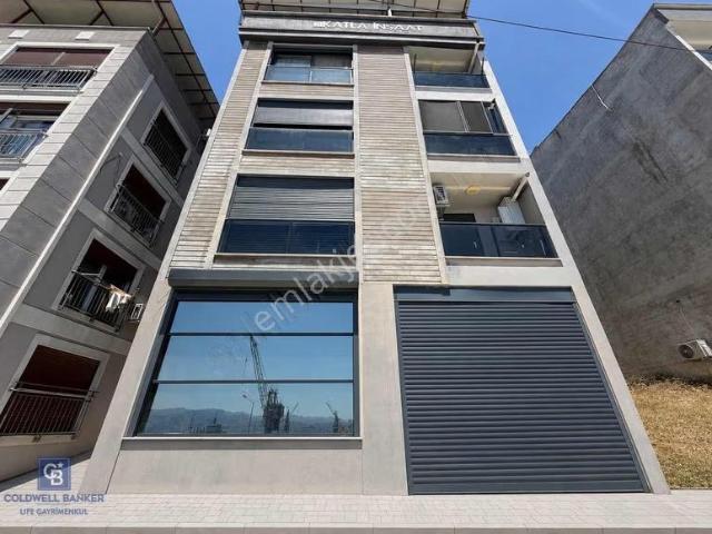Bayrakli, İzmir içerisinde satılık mülk