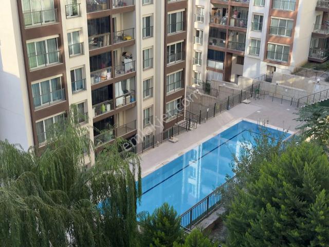 Yamanlar Mahallesi, Bayraklı içerisinde satılık mülk