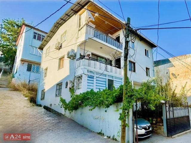 Bayrakli, İzmir içerisinde satılık Bina