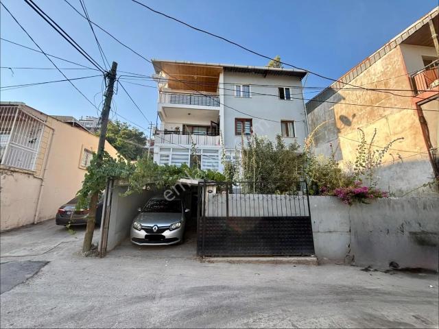 Bayrakli, İzmir içerisinde satılık mülk