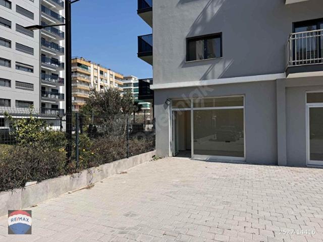 Manavkuyu Mahallesi, Bayraklı içerisinde satılık Dükkan