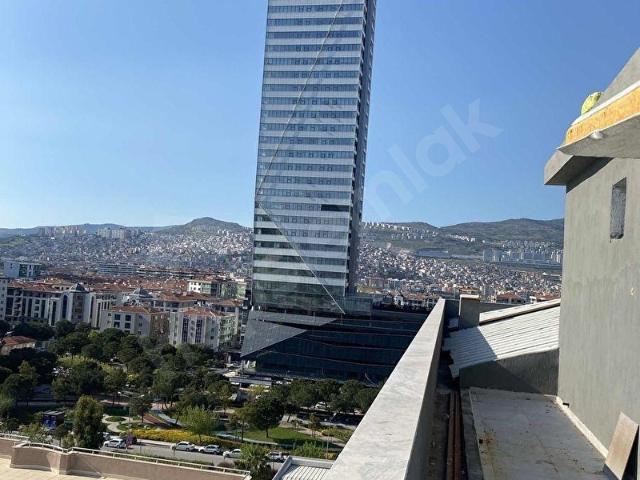 Bayrakli, İzmir içerisinde satılık Ofis