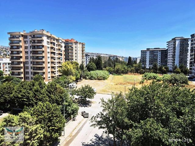 Bayrakli, İzmir içerisinde satılık mülk