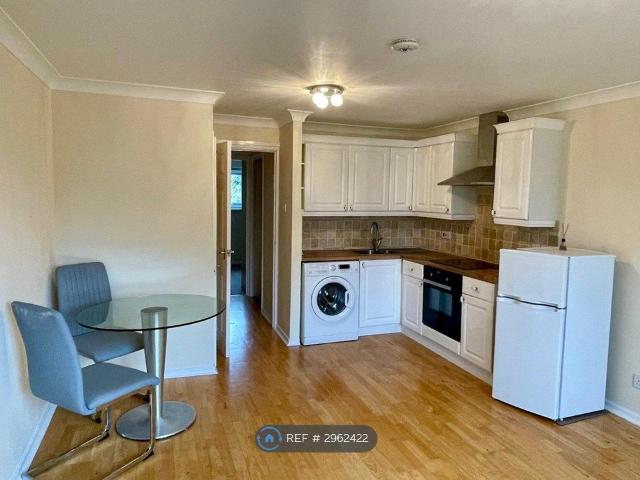 Apartment for rent in Harmondsworth, Greater London