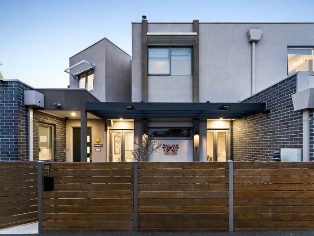 Townhouse for sale in Camerons Creek, Victoria