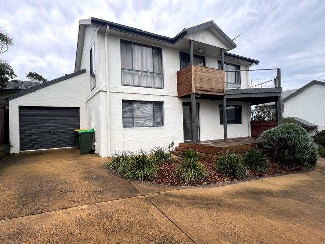 Townhouse for rent in San Remo, Victoria