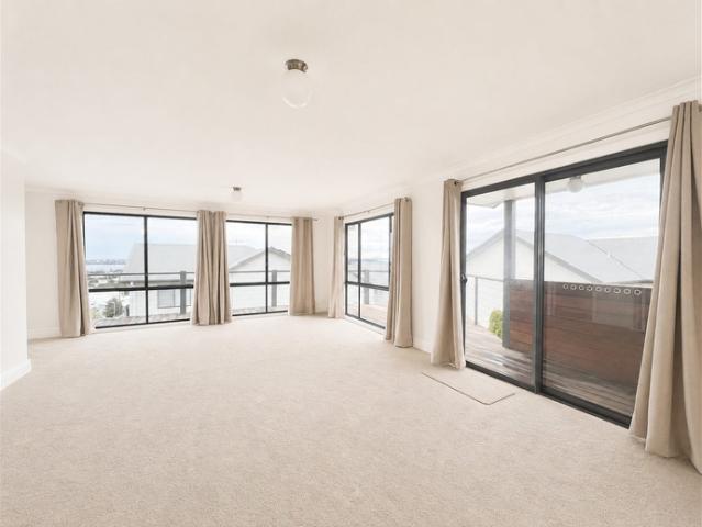 Townhouse for rent in San Remo, Victoria