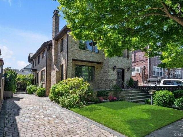 House for sale in Queens, Arverne