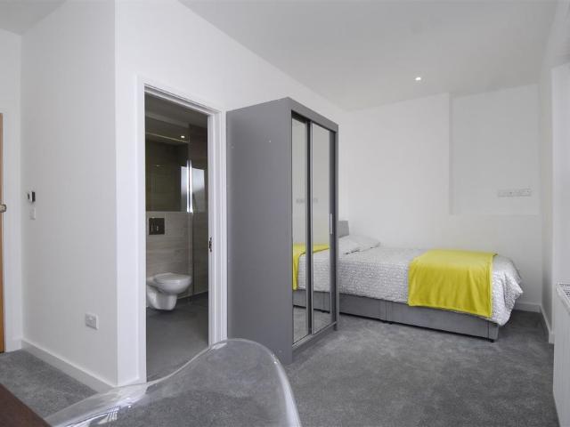 Room for rent in Pennycomequick, Mount Wise