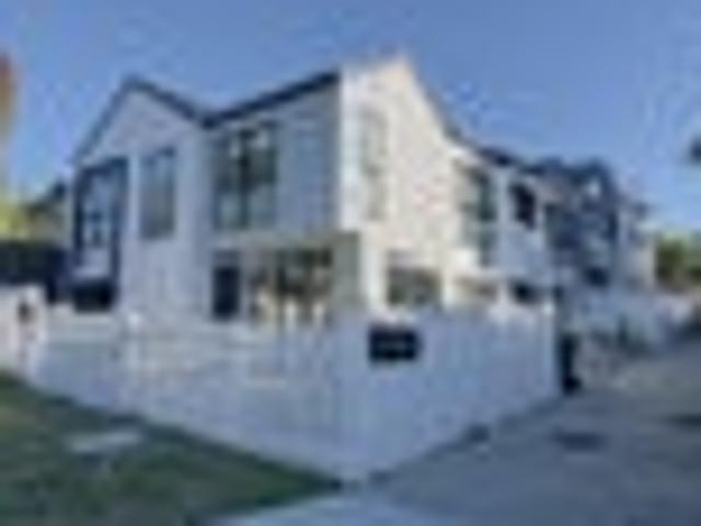 Townhouse for rent in Wairau Valley