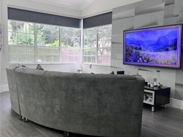 House for sale in Weston