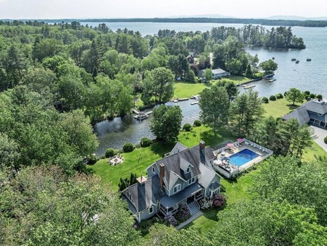 House for sale in Raymond, Maine
