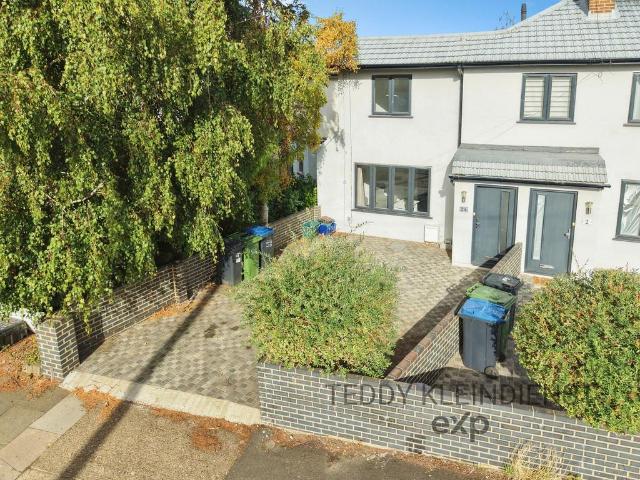House for rent in Royal Borough of Kingston upon Thames, Greater London