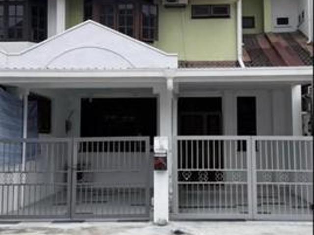 Terraced House for sale in Kuching, Bahagian Kuching