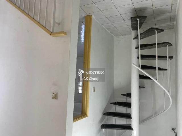 Shop for sale in Kuching