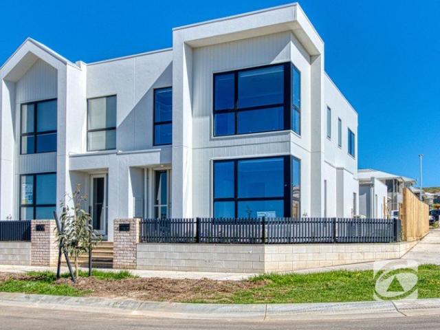 Townhouse for rent in Nar Nar Goon North, Melbourne