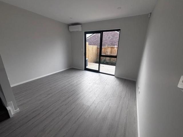 Townhouse for rent in Shamrock Park, Howick