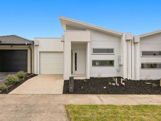 House for rent in Cranbourne East, Melbourne