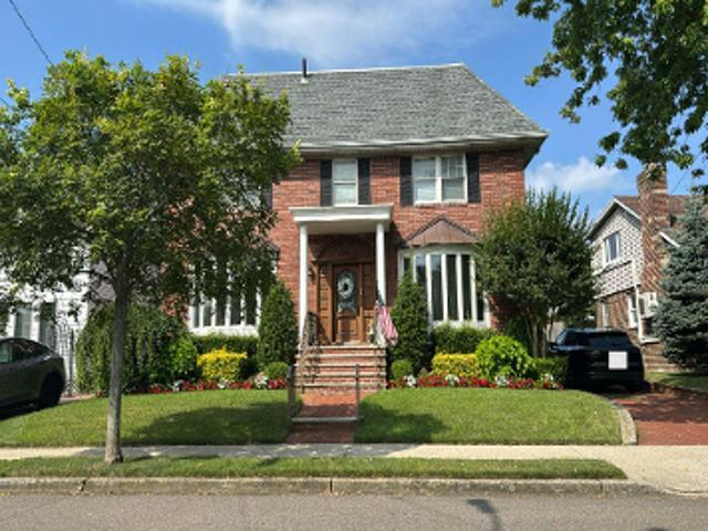 House for sale in Queens, Arverne